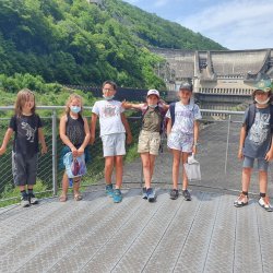 LES ENFANTS DE L'ACCUEIL DE LOISIRS DE MEYSSAC DECOUVRE LE BARRAGE DU CHASTANG